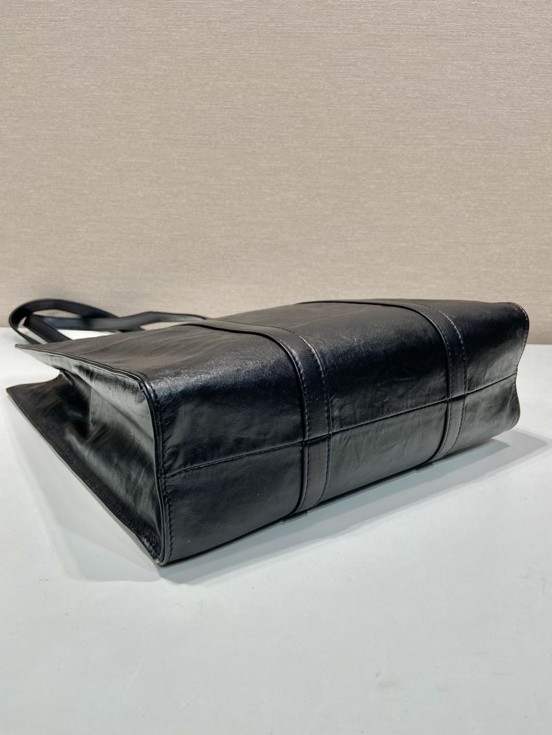 Pra*a tote bags